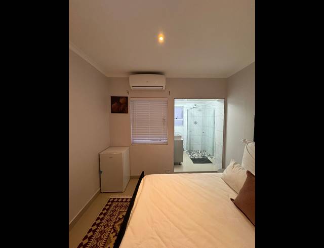 9 BEDROOM FREESTANDING FOR SALE IN TABLE VIEW